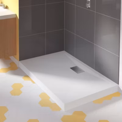 Receveur de douche Kinedo Kinesurf épaisseur 9cm 1,20mx90 blanc antidérapant PN24 grille en inox poli et bonde extra-plate