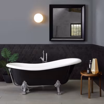 Baignoire Classique Noire Et Blanche Avec Pieds Argentés Romantica